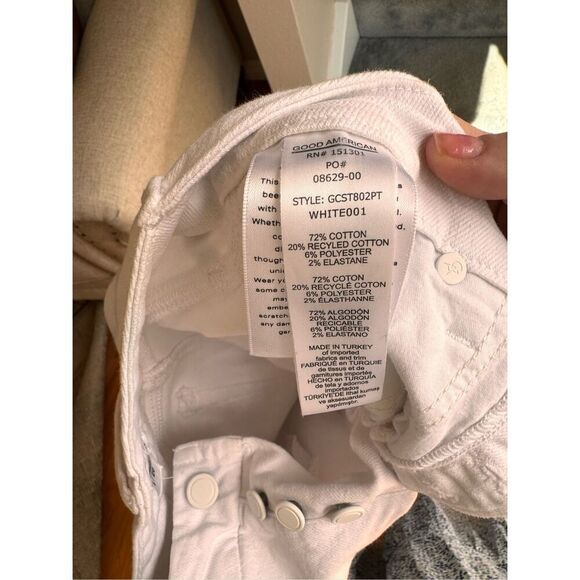 Good American Good Curve Cropped Button Fly Straight Leg Jeans - Picture 12 of 12